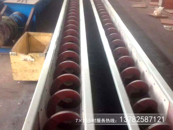 處理比較沾黏的物料應(yīng)采用無(wú)軸螺旋輸送機(jī)